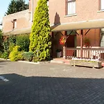 Rachel 25 *