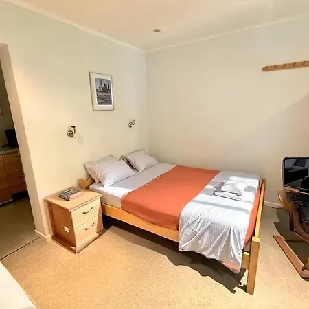 Rachel 25 * Mons (Bergen)